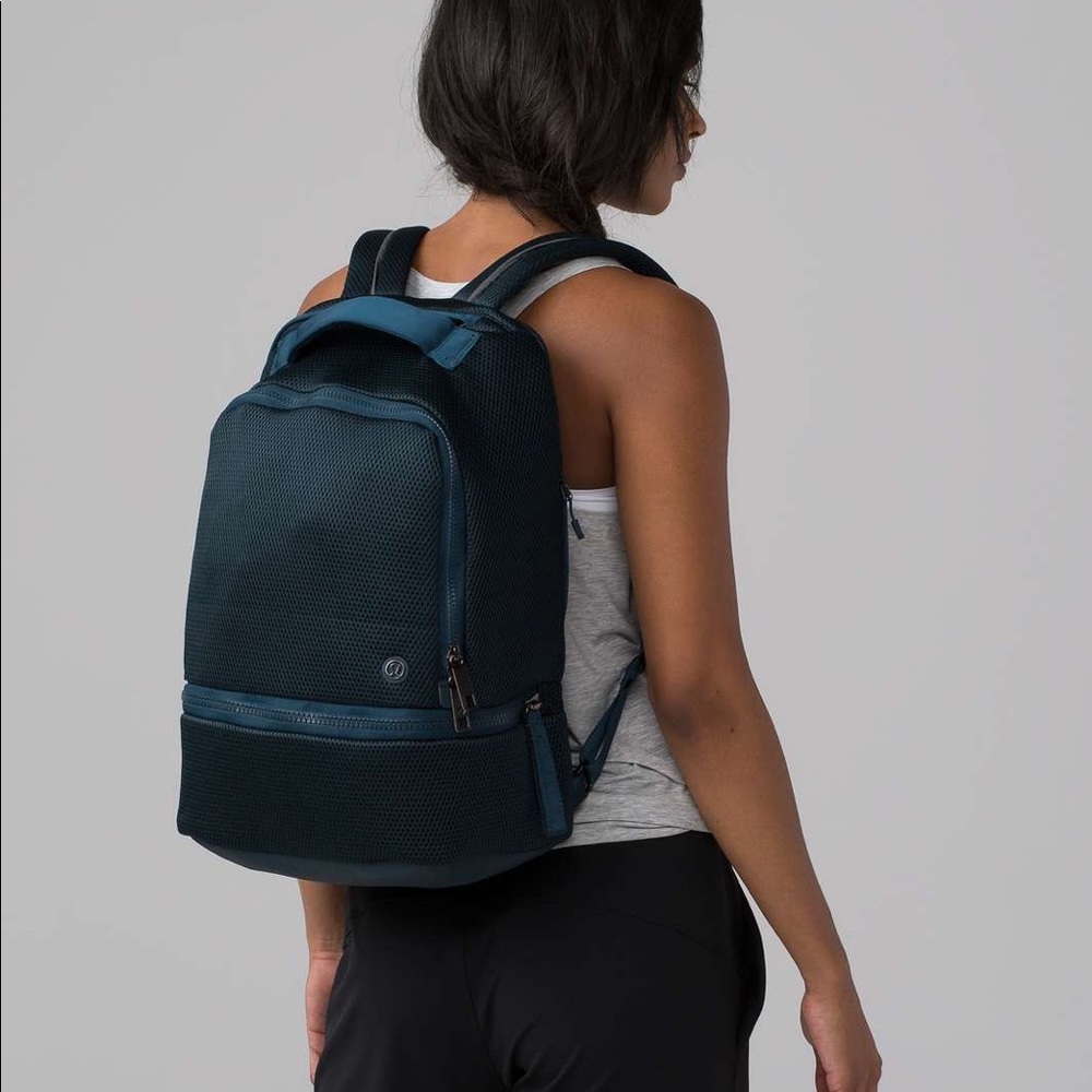 lululemon city adventurer backpack (21L)